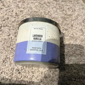 White Barn Lavender Vanilla Candle - Cream and Purple